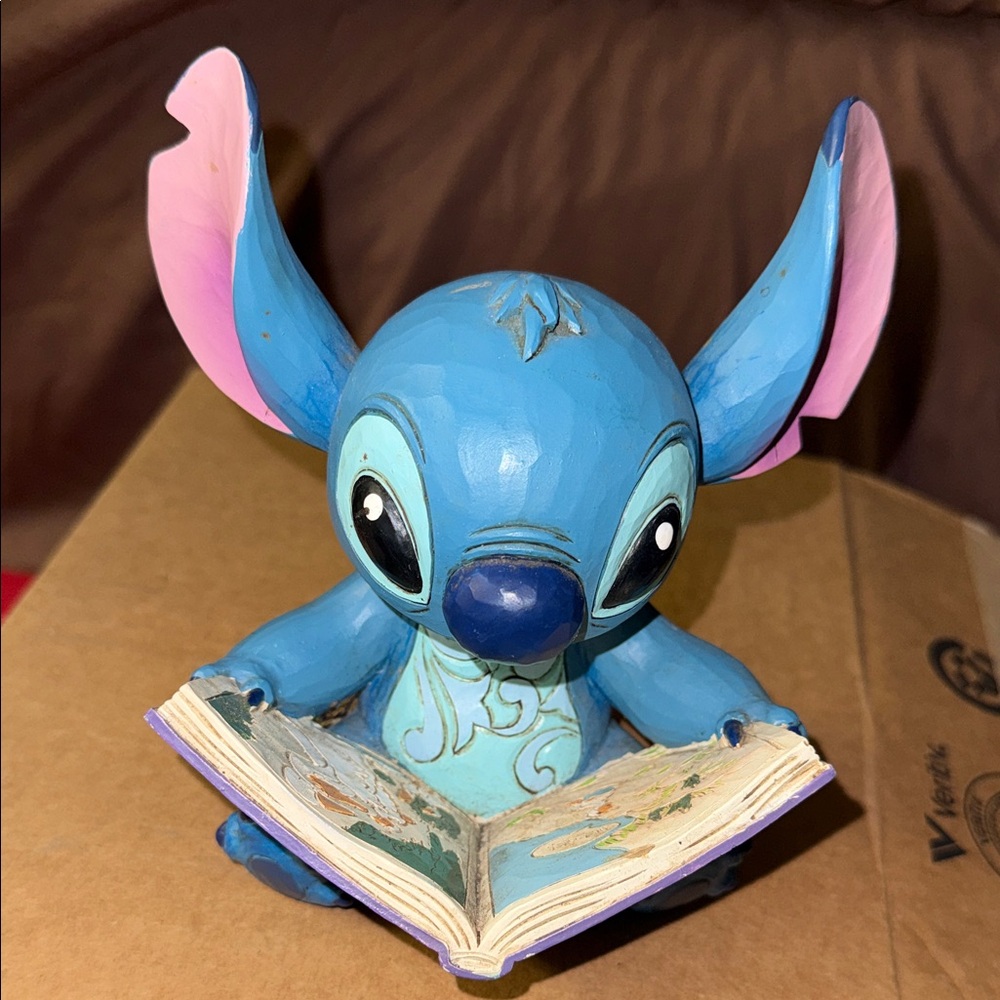 Disney Traditions Jim Shore Stitch “Finding a Family” Figurine #4048658 - Picture 6 of 6